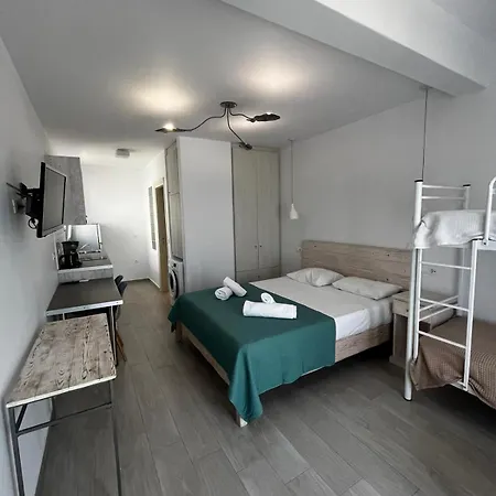 Sun Apartment *